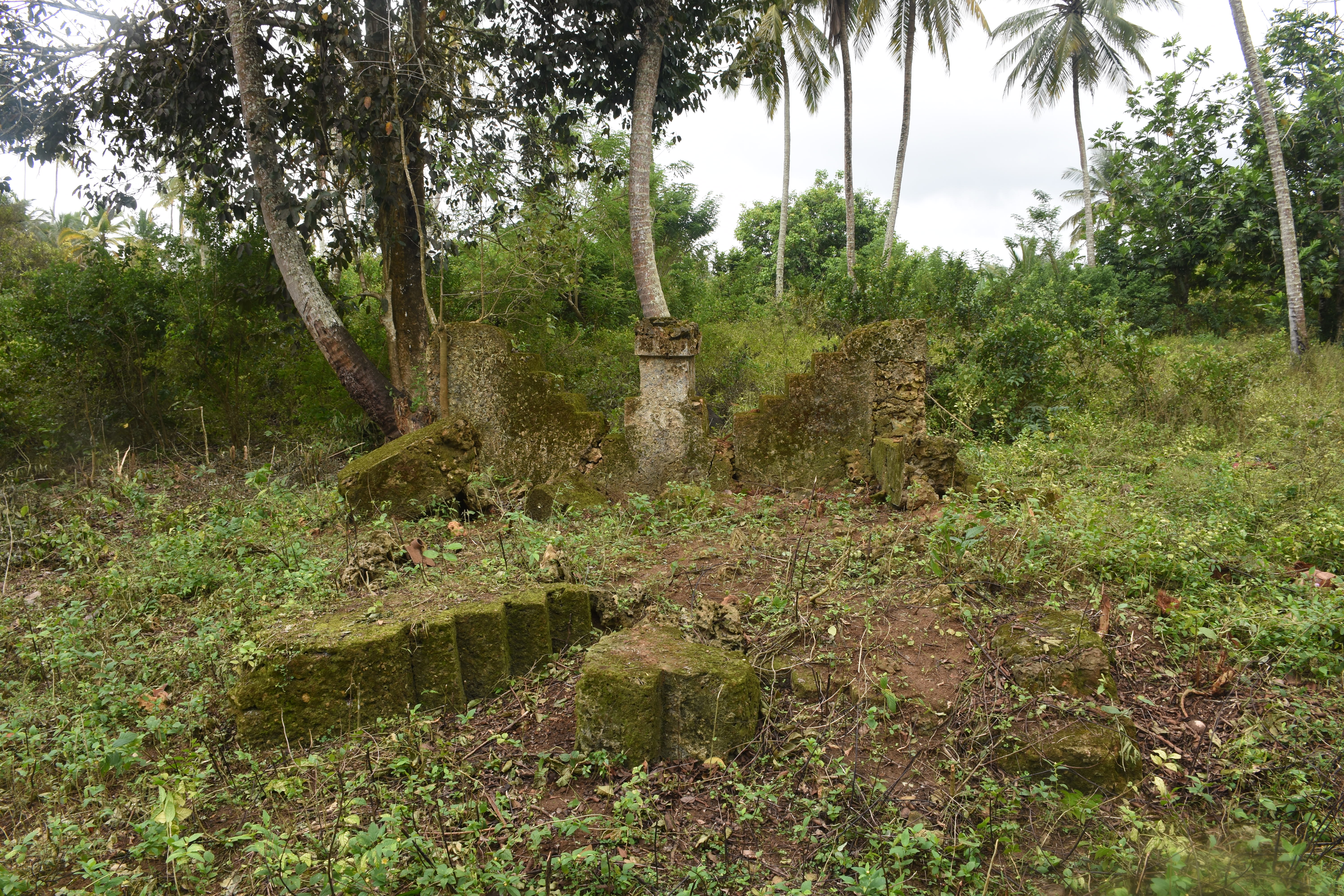 Swahili pillar tomb, recorded during survey, 2023